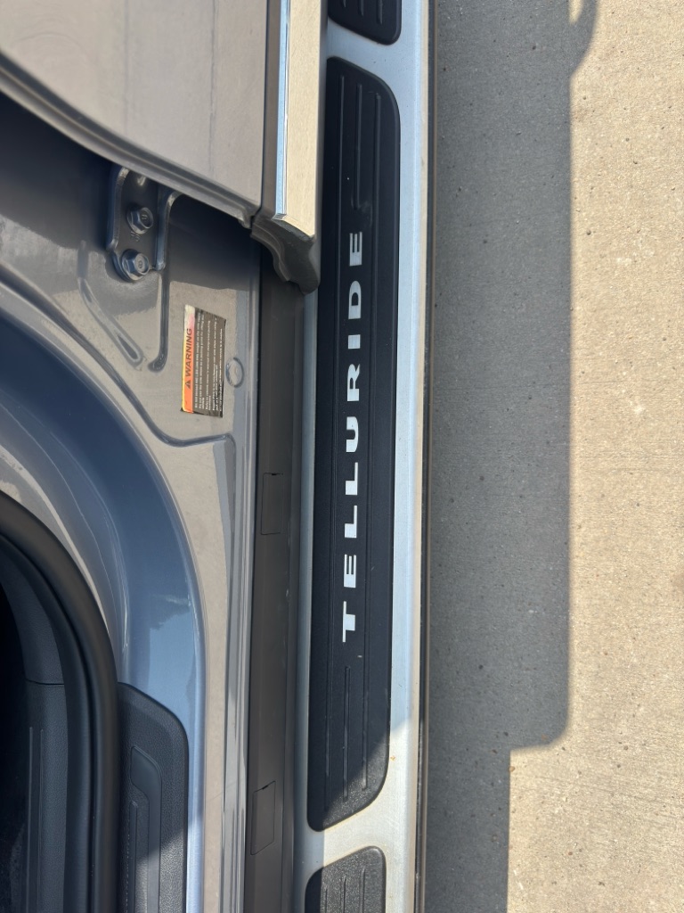 Photo 20 of this KIA TELLURIDE