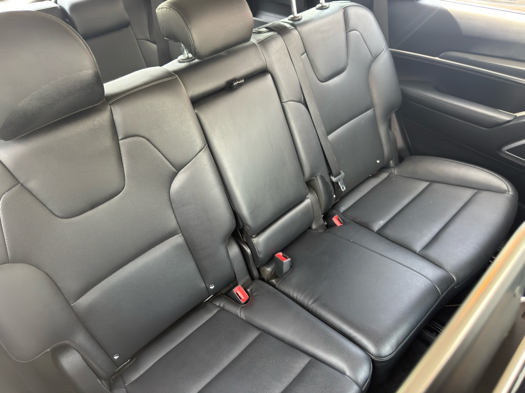 Photo 32 of this KIA TELLURIDE