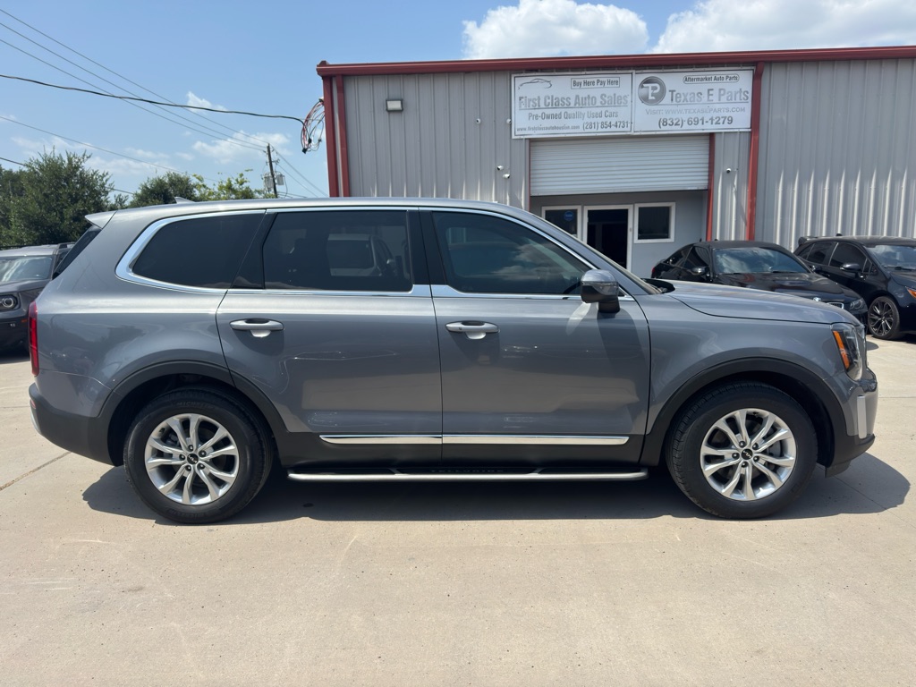Photo 5 of this KIA TELLURIDE
