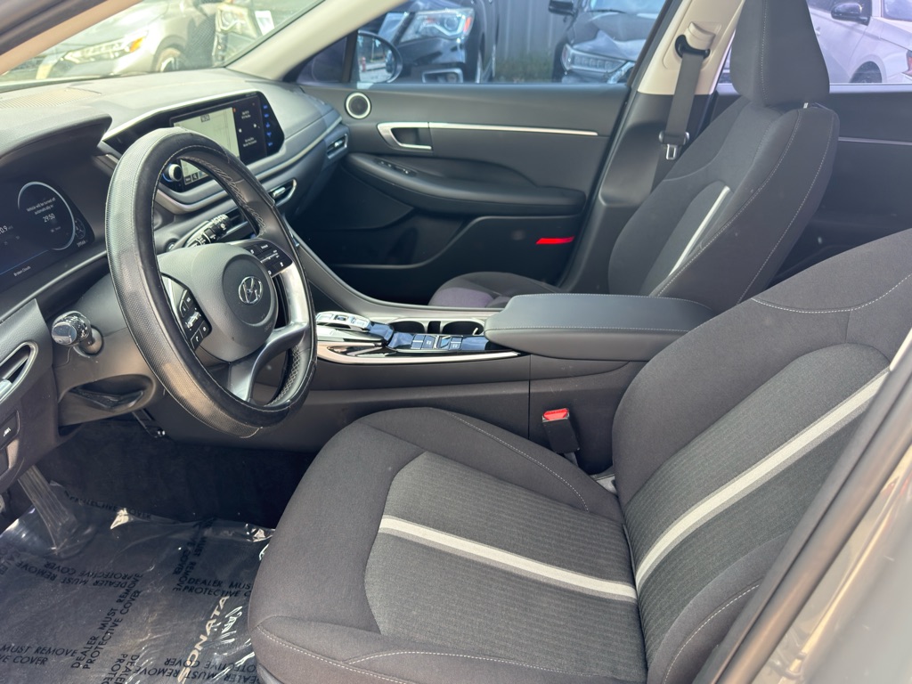 Photo 13 of this HYUNDAI SONATA