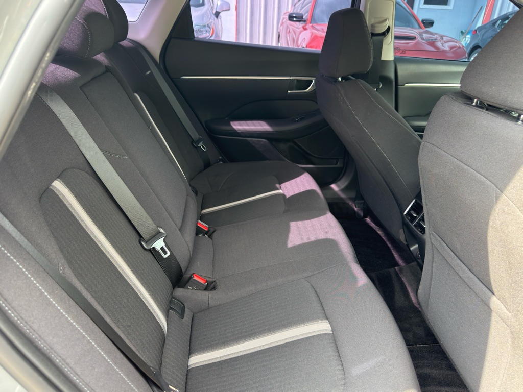 Photo 14 of this HYUNDAI SONATA