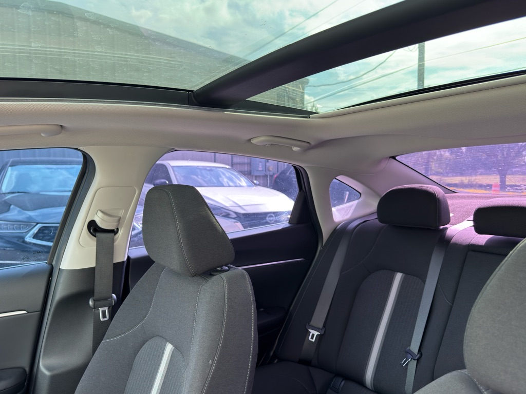 Photo 21 of this HYUNDAI SONATA