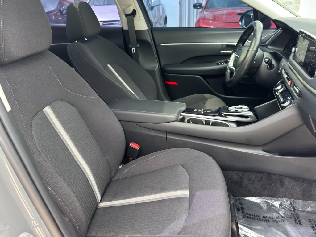 Photo 17 of this HYUNDAI SONATA