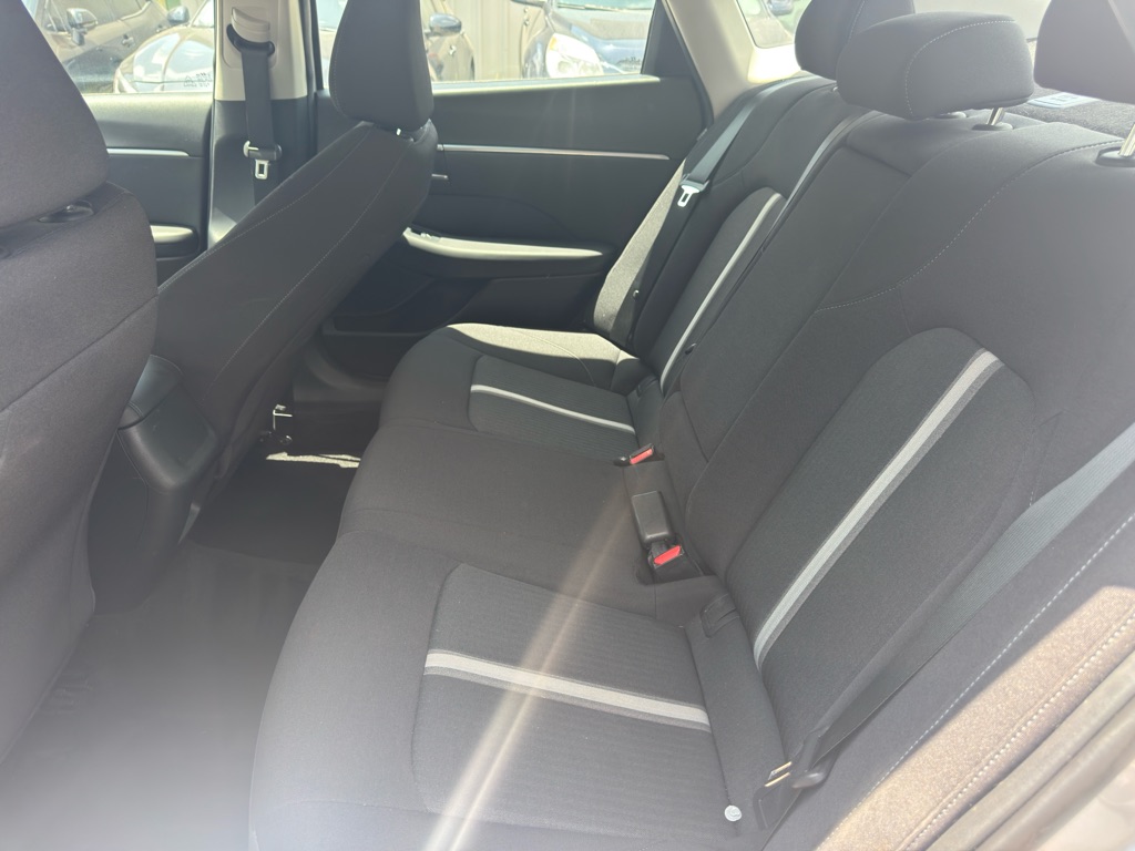 Photo 8 of this HYUNDAI SONATA