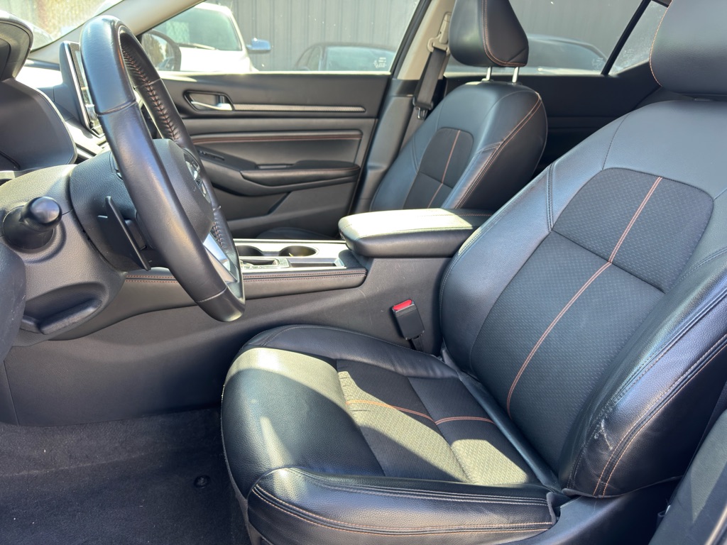 Photo 13 of this NISSAN ALTIMA