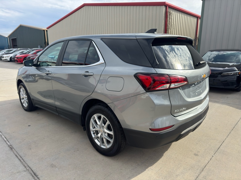Photo 8 of this CHEVROLET EQUINOX
