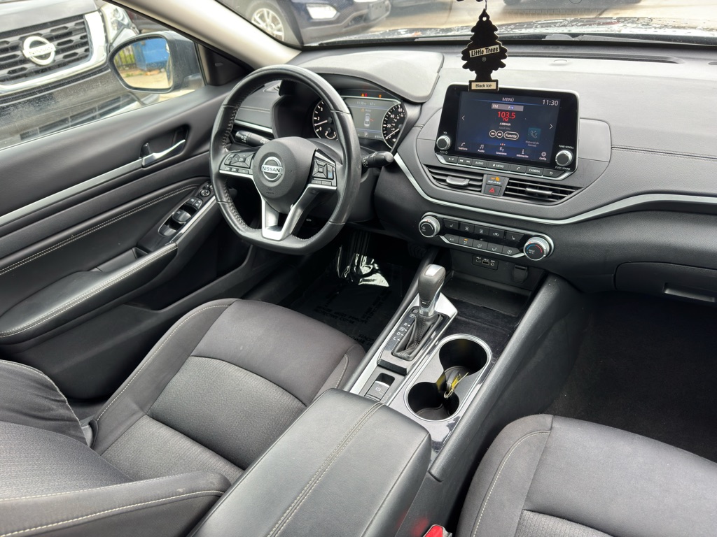 Photo 17 of this NISSAN ALTIMA