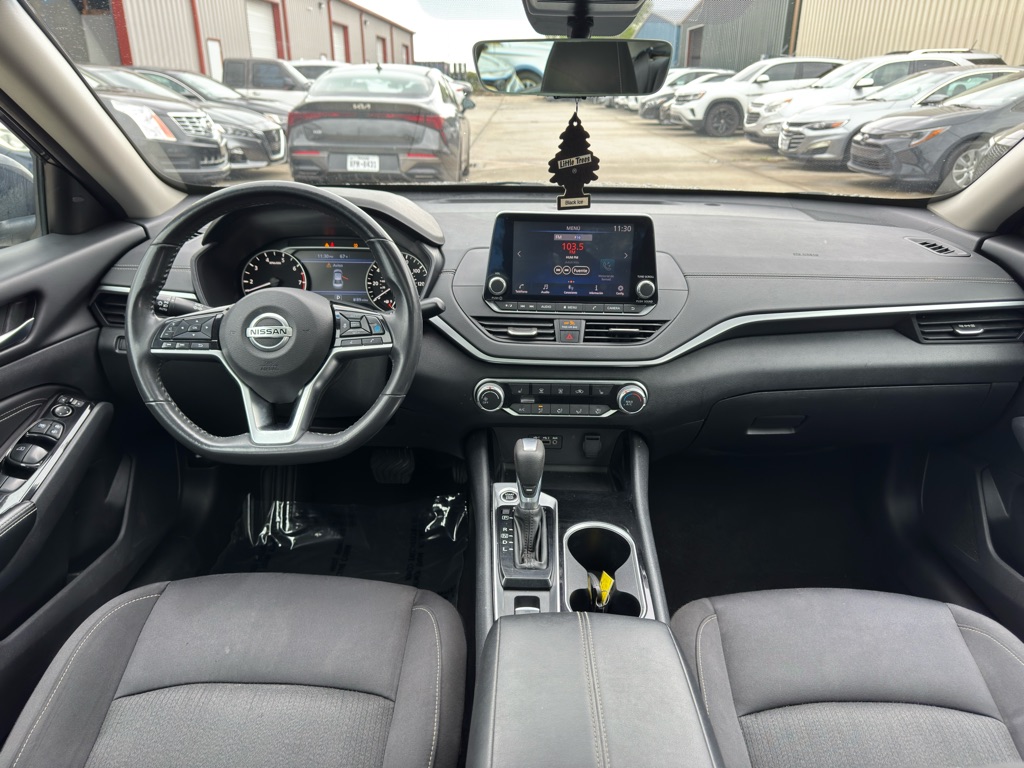 Photo 18 of this NISSAN ALTIMA