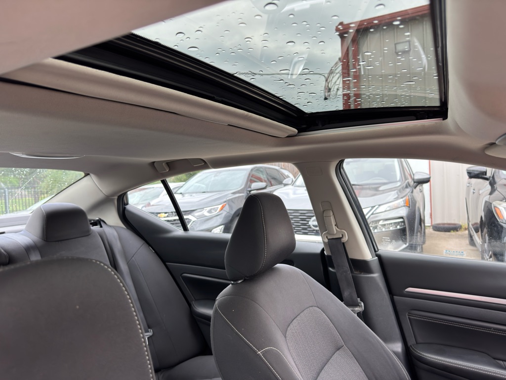 Photo 21 of this NISSAN ALTIMA