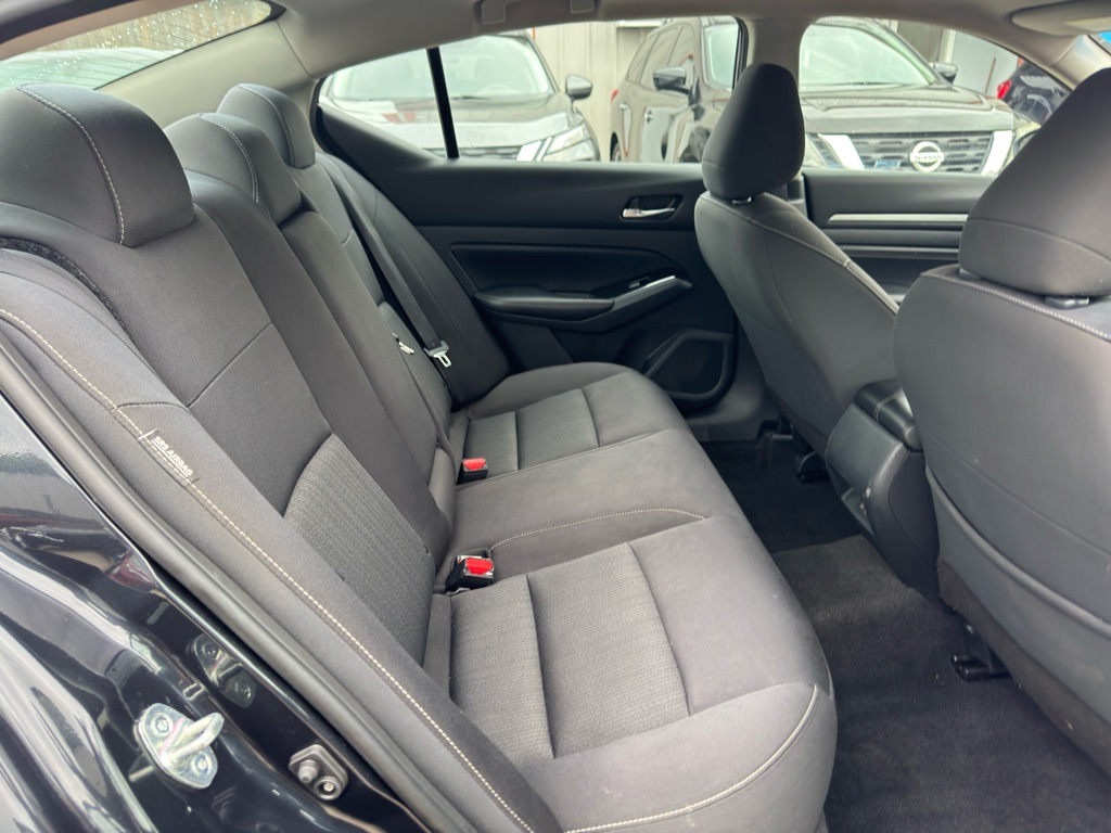 Photo 16 of this NISSAN ALTIMA