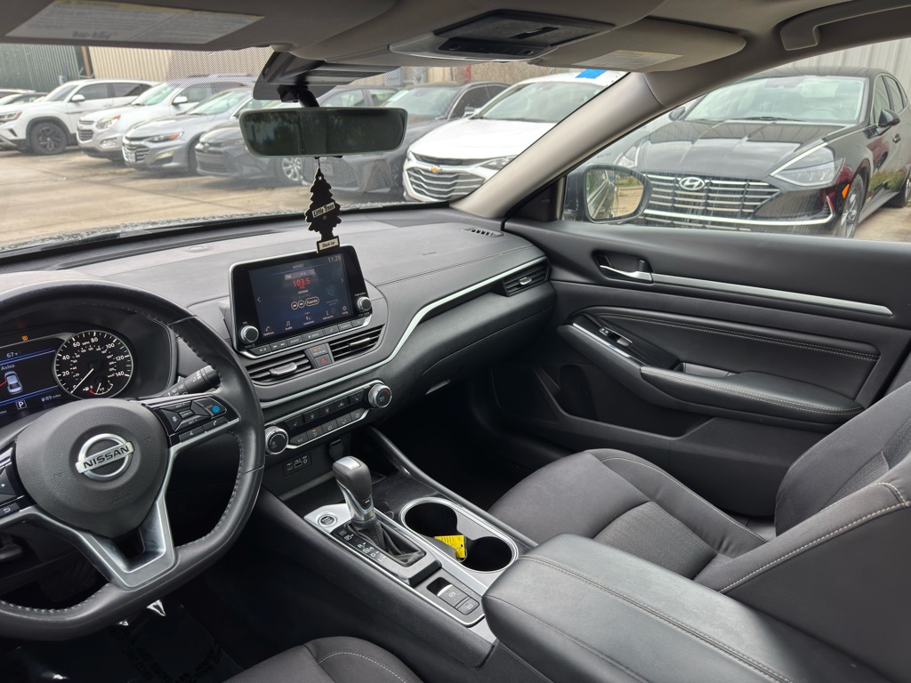Photo 13 of this NISSAN ALTIMA