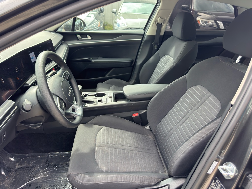 Photo 15 of this KIA K5