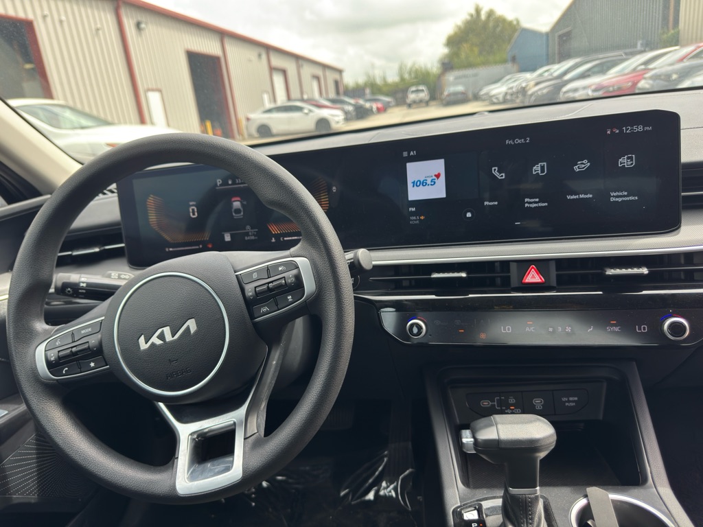 Photo 23 of this KIA K5