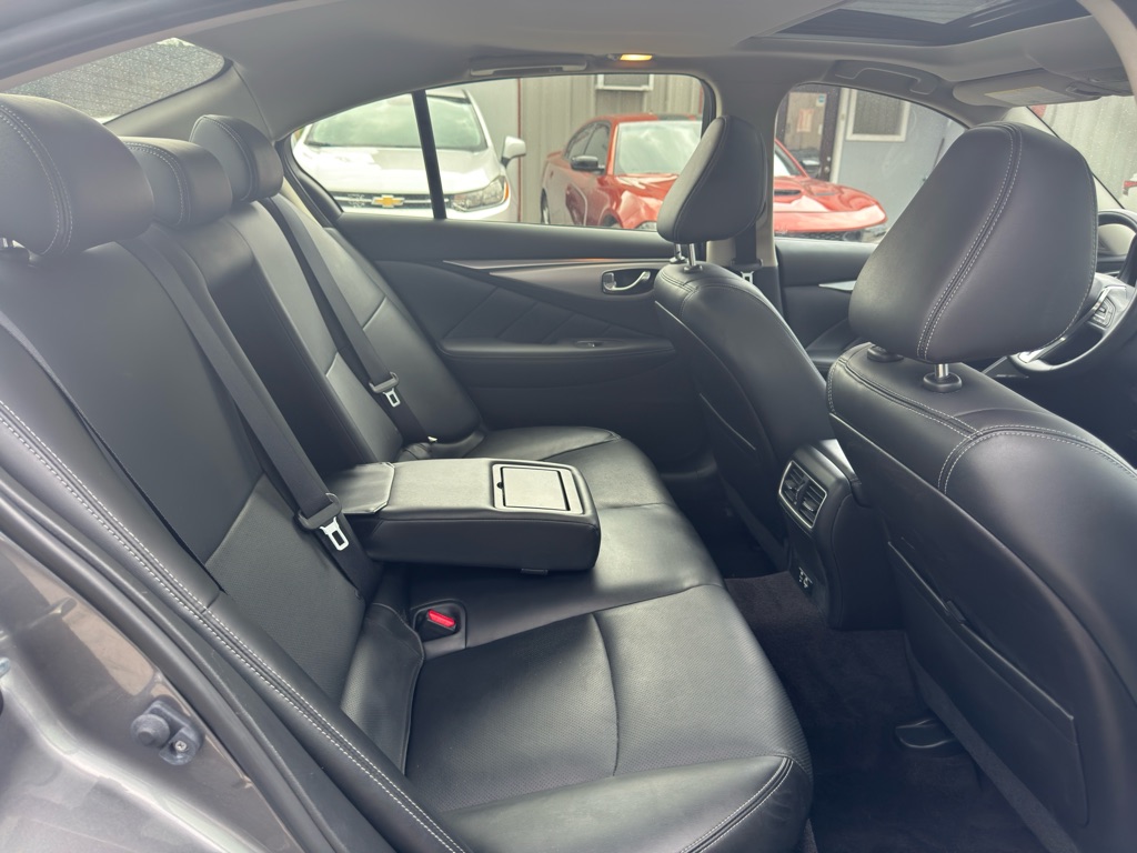 Photo 16 of this INFINITI Q50