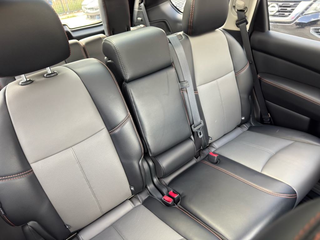Photo 32 of this NISSAN PATHFINDER