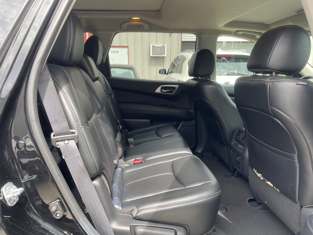 Photo 18 of this NISSAN PATHFINDER