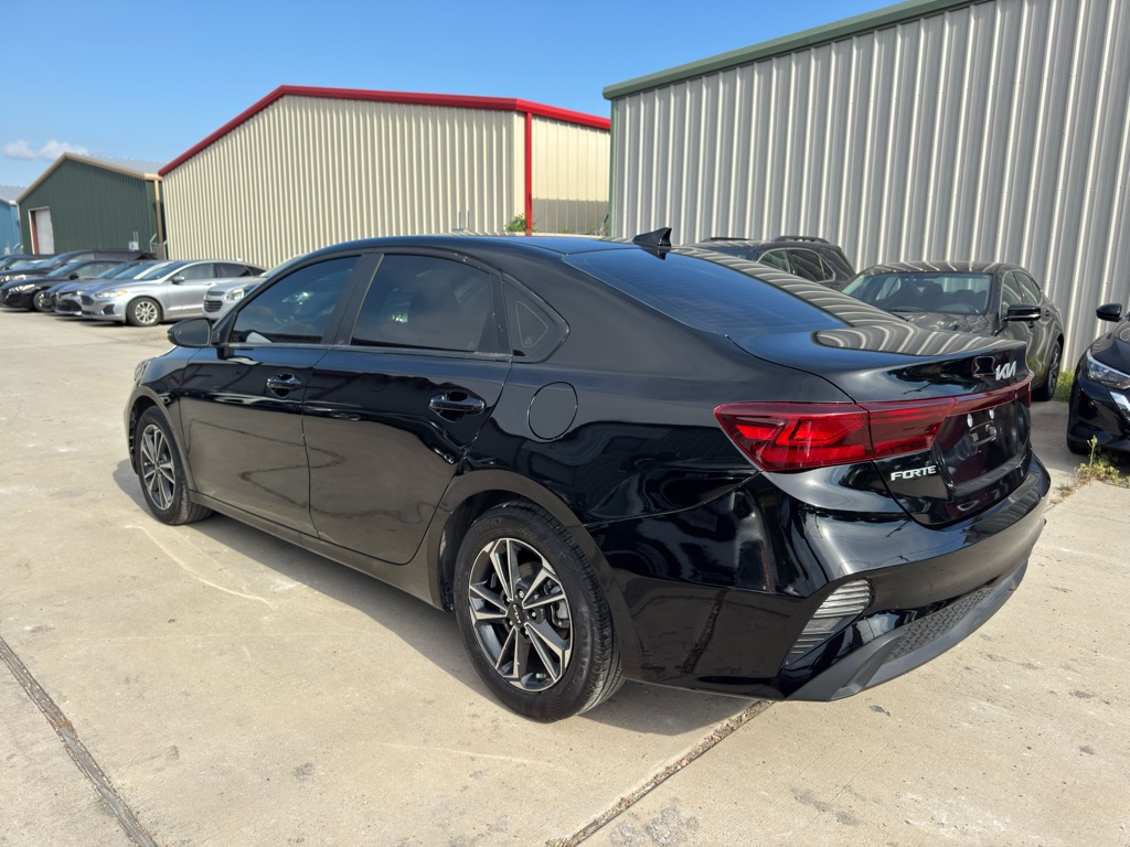 Photo 2 of this KIA FORTE