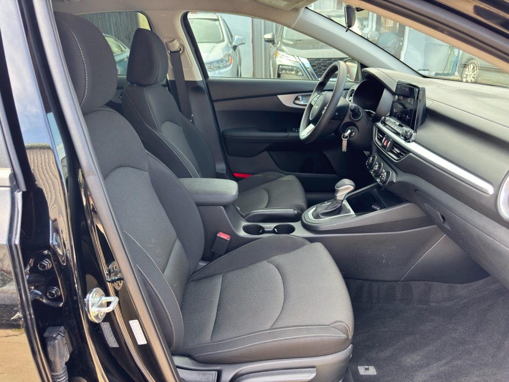 Photo 13 of this KIA FORTE