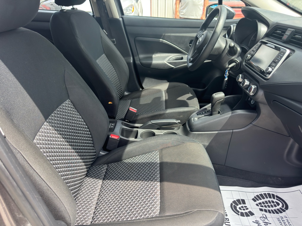 Photo 18 of this NISSAN VERSA