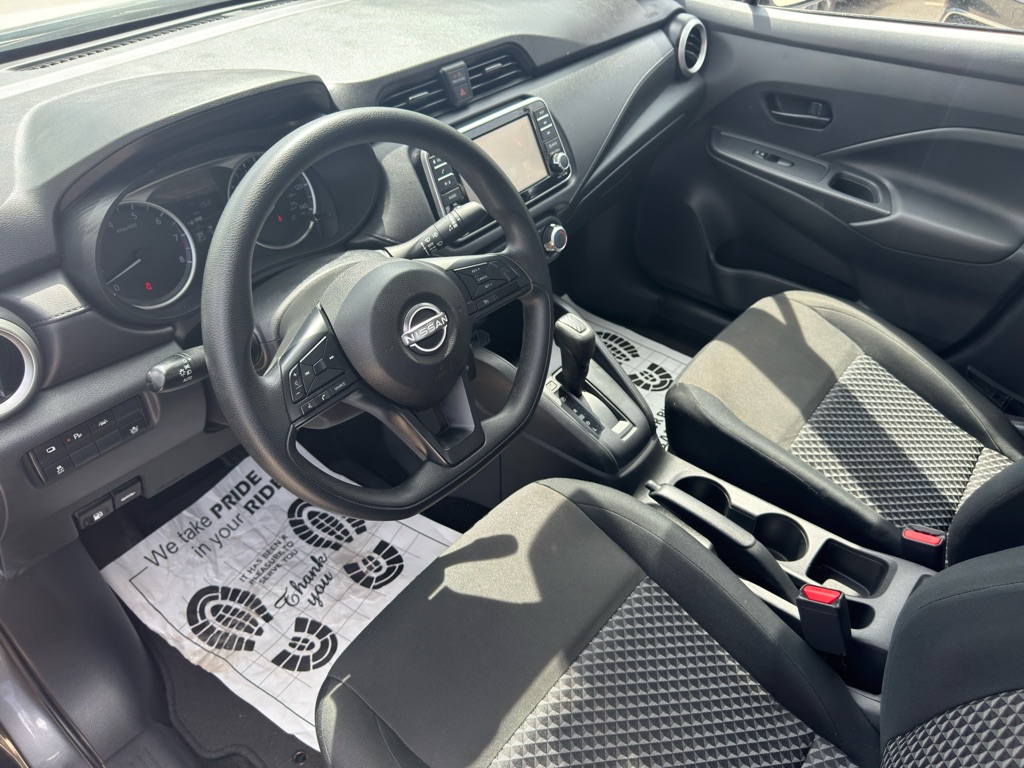 Photo 13 of this NISSAN VERSA