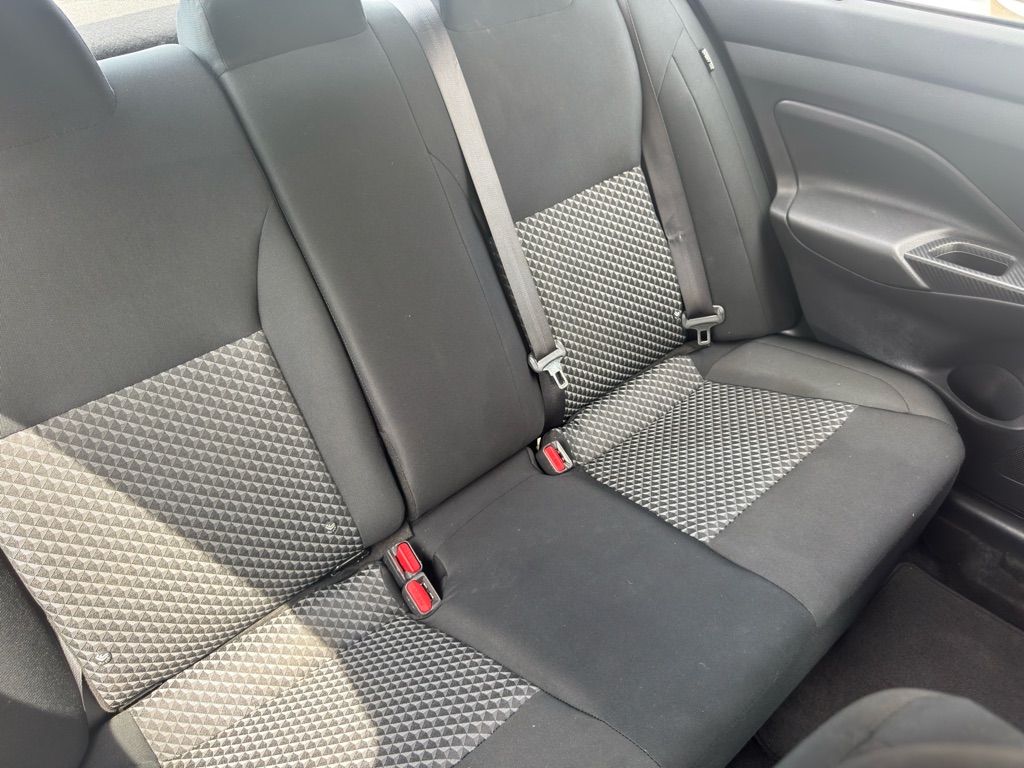 Photo 19 of this NISSAN VERSA