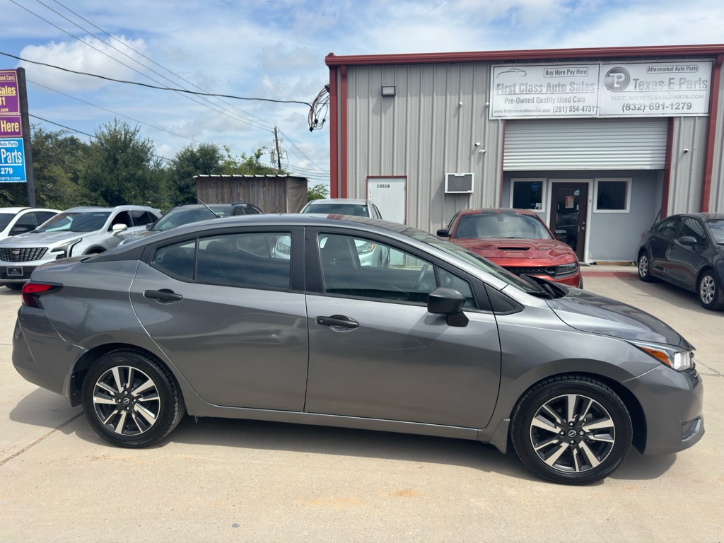 Photo 5 of this NISSAN VERSA