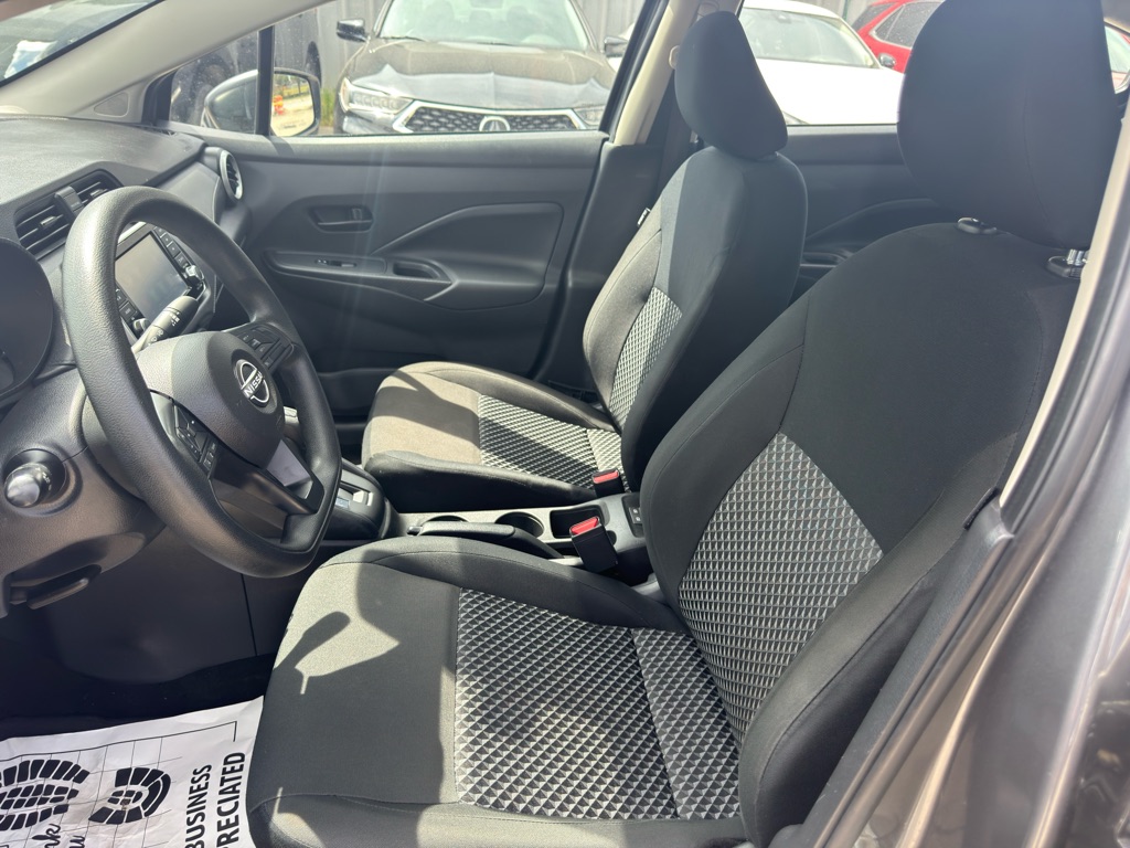 Photo 14 of this NISSAN VERSA