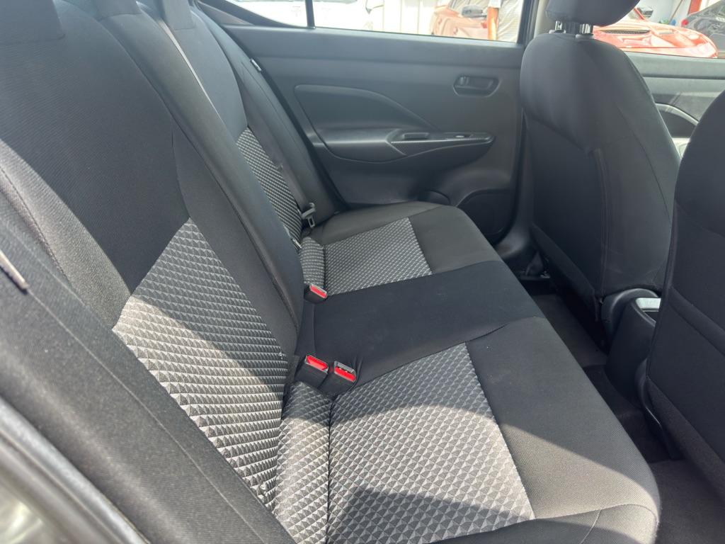 Photo 15 of this NISSAN VERSA