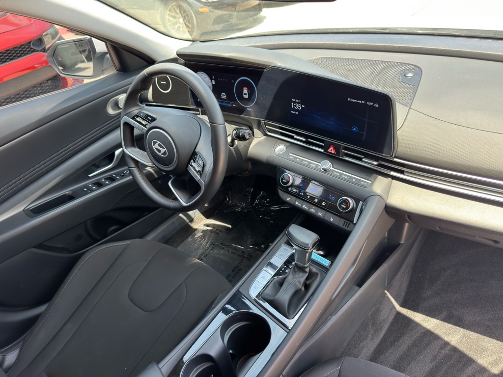Photo 20 of this HYUNDAI ELANTRA