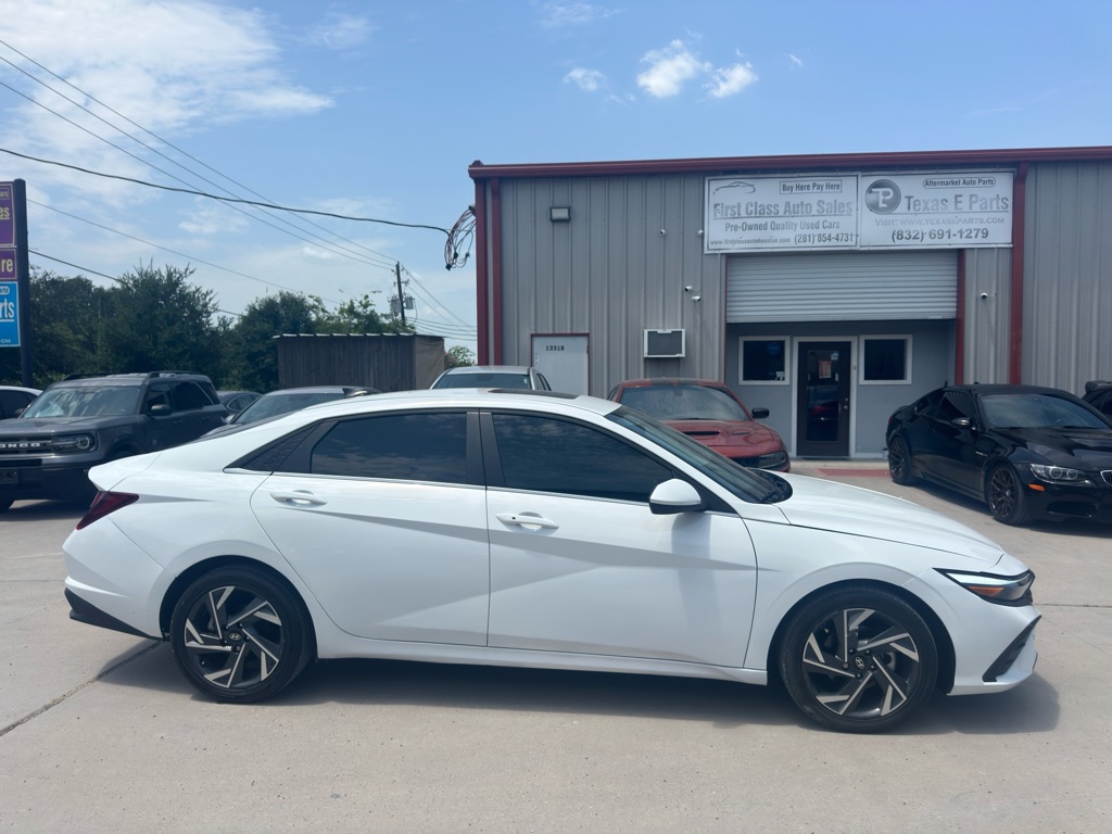 Photo 4 of this HYUNDAI ELANTRA