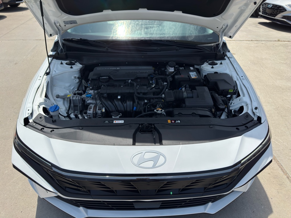 Photo 24 of this HYUNDAI ELANTRA