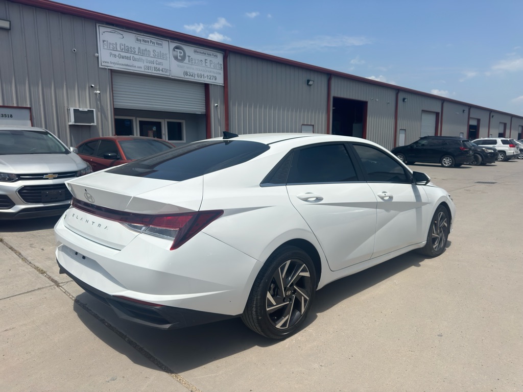 Photo 5 of this HYUNDAI ELANTRA