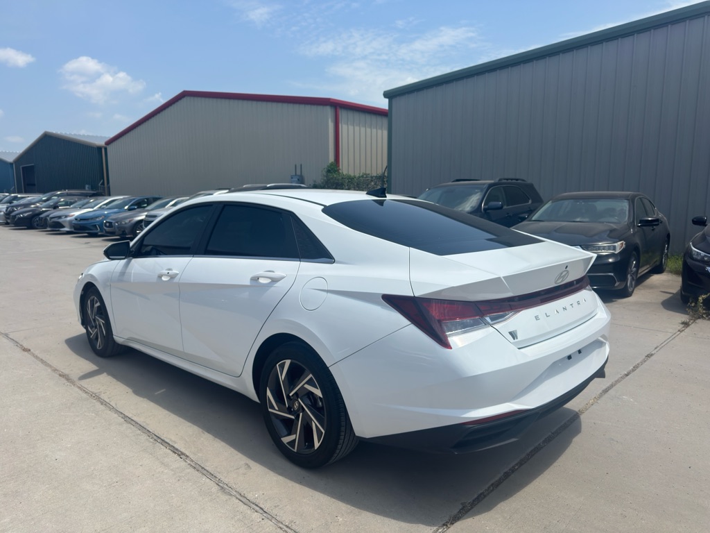 Photo 7 of this HYUNDAI ELANTRA