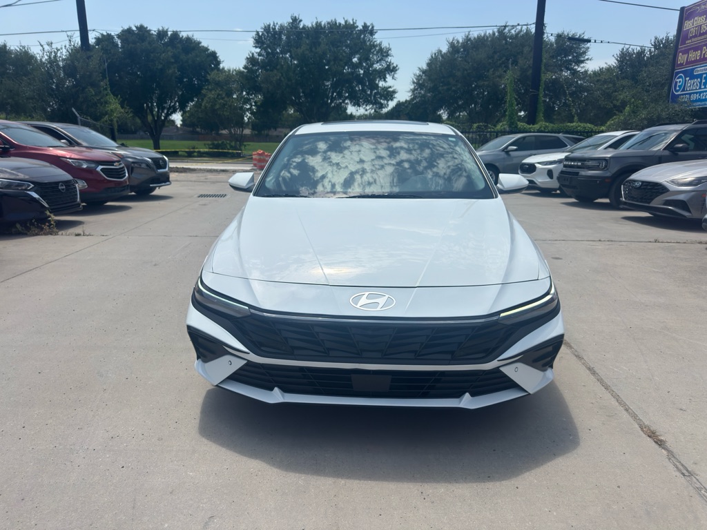 Photo 2 of this HYUNDAI ELANTRA