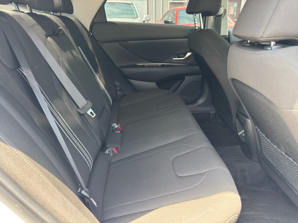 Photo 15 of this HYUNDAI ELANTRA