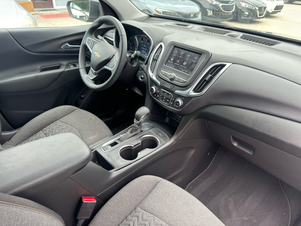 Photo 12 of this CHEVROLET EQUINOX