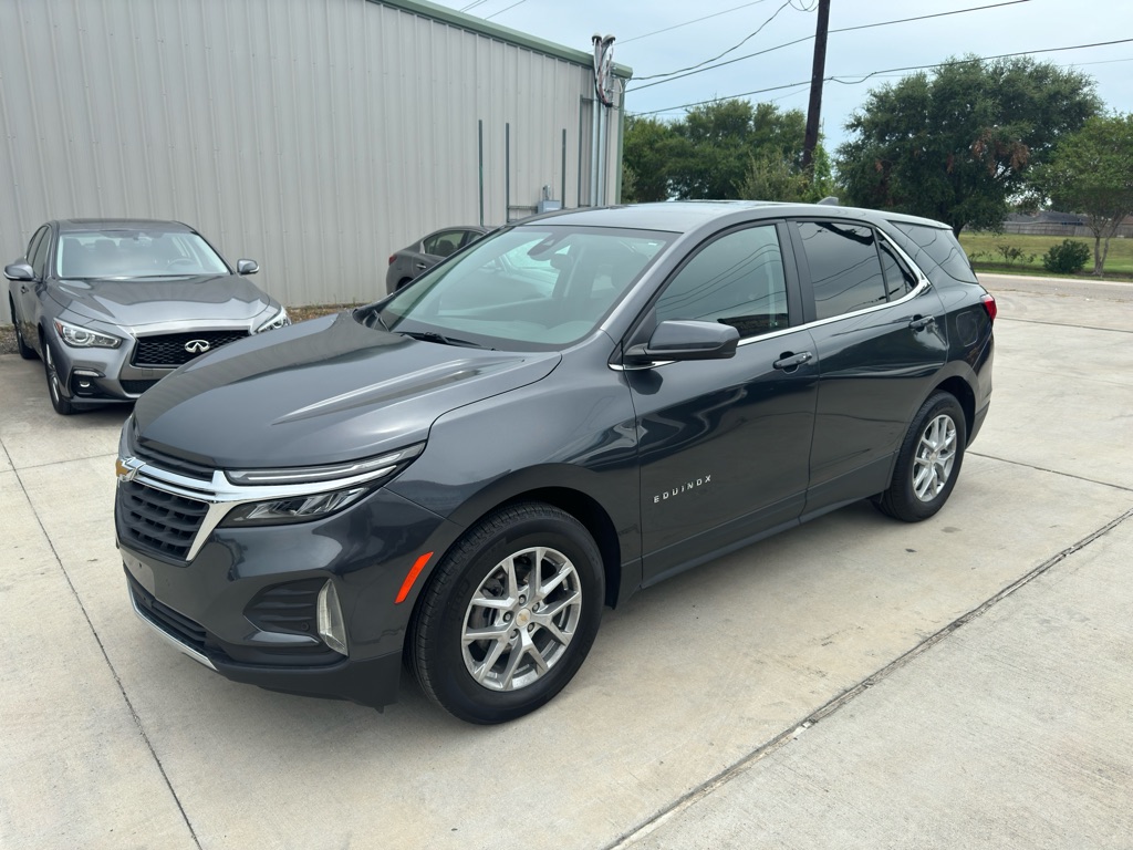 Photo 2 of this CHEVROLET EQUINOX