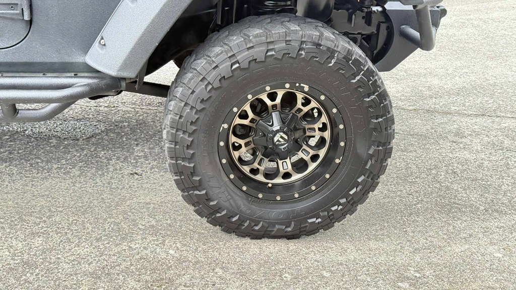 Photo 30 of this JEEP WRANGLER UNLIMI