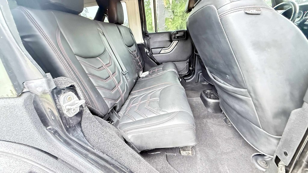 Photo 21 of this JEEP WRANGLER UNLIMI