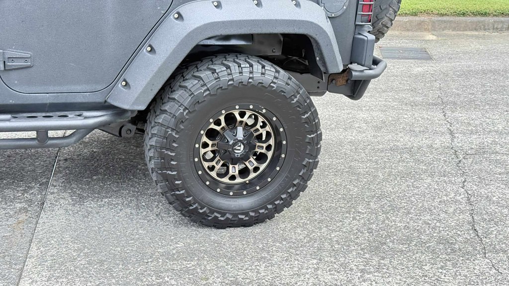 Photo 18 of this JEEP WRANGLER UNLIMI