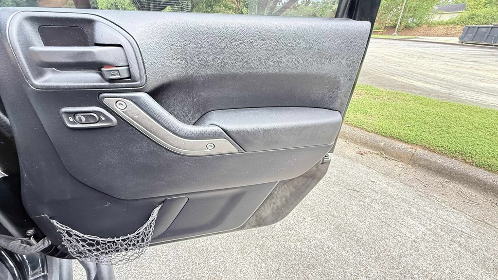 Photo 25 of this JEEP WRANGLER UNLIMI