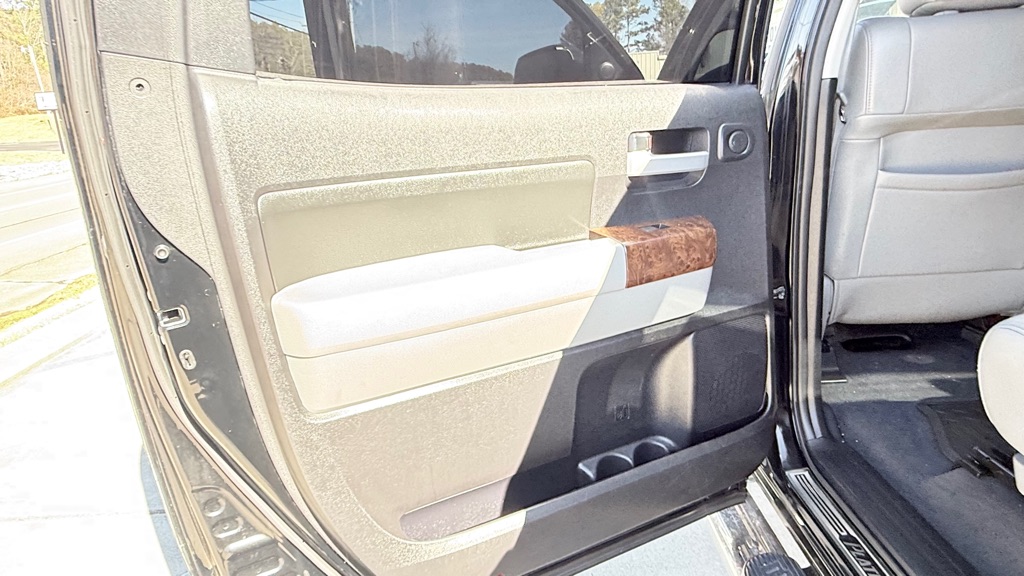 Photo 16 of this TOYOTA TUNDRA