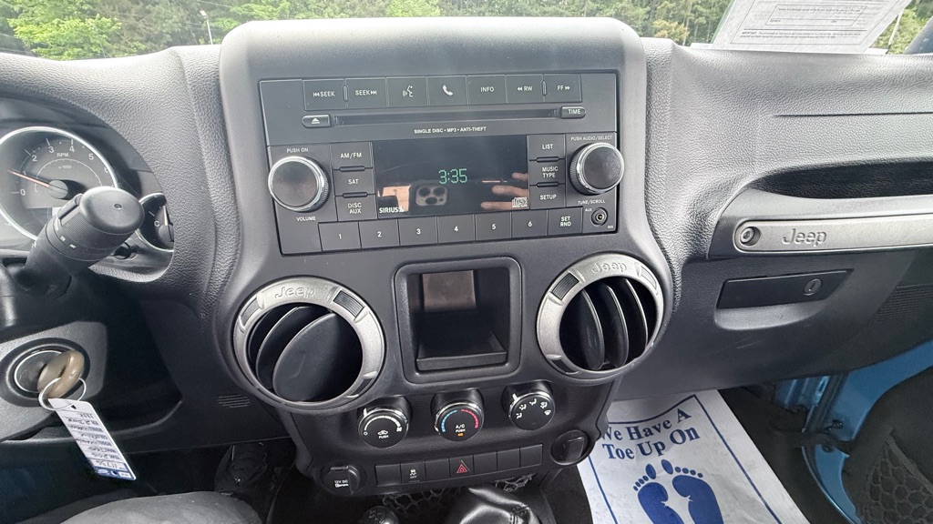 Photo 25 of this JEEP WRANGLER