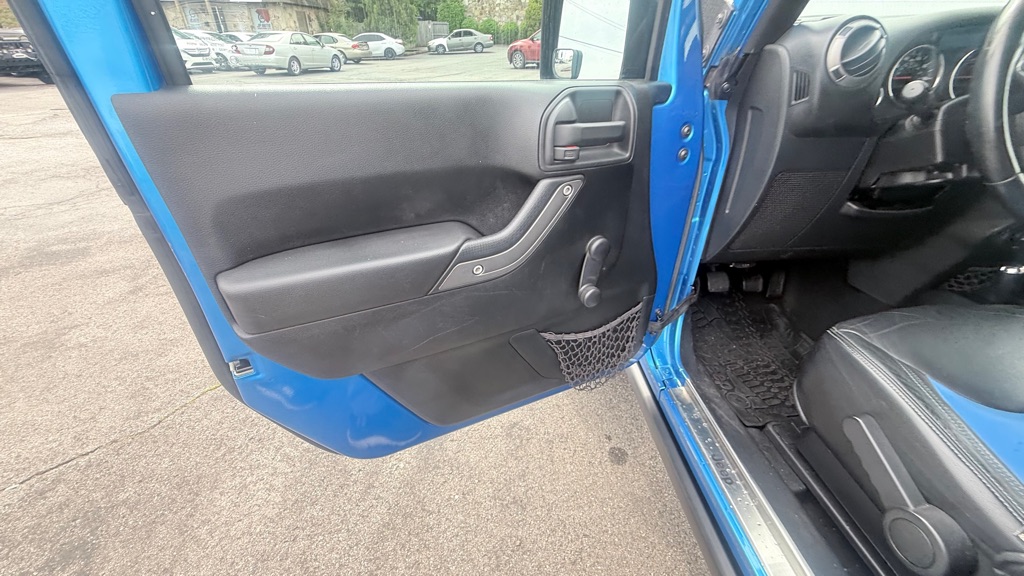 Photo 29 of this JEEP WRANGLER
