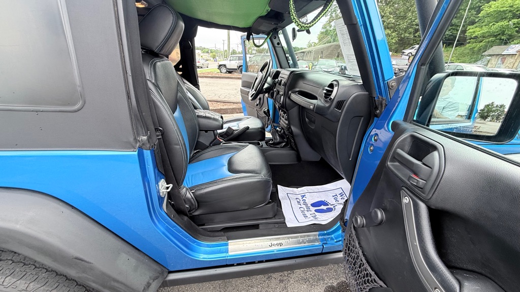 Photo 16 of this JEEP WRANGLER
