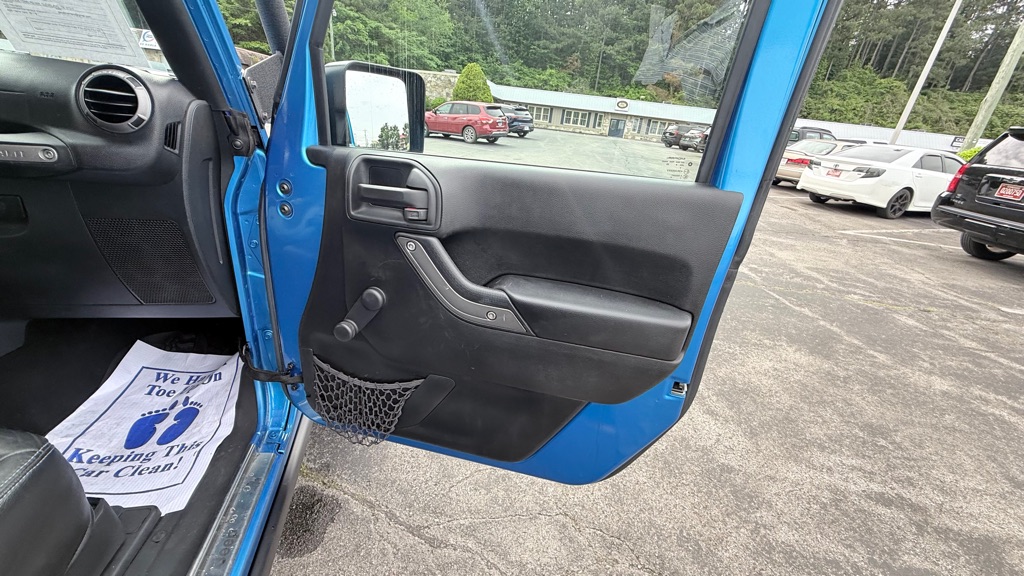 Photo 28 of this JEEP WRANGLER