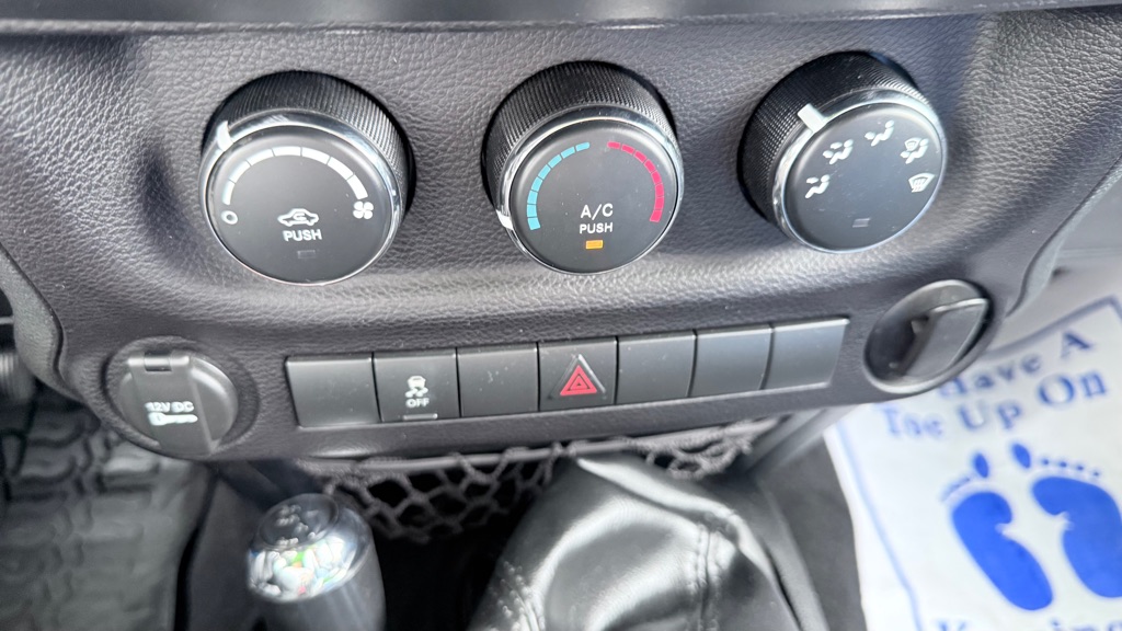Photo 24 of this JEEP WRANGLER