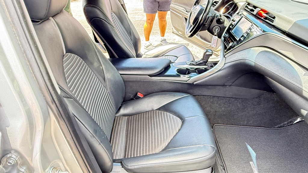 Photo 13 of this TOYOTA CAMRY