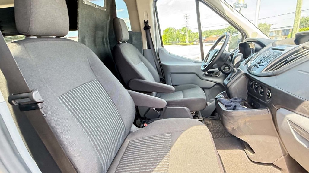 Photo 11 of this FORD TRANSIT