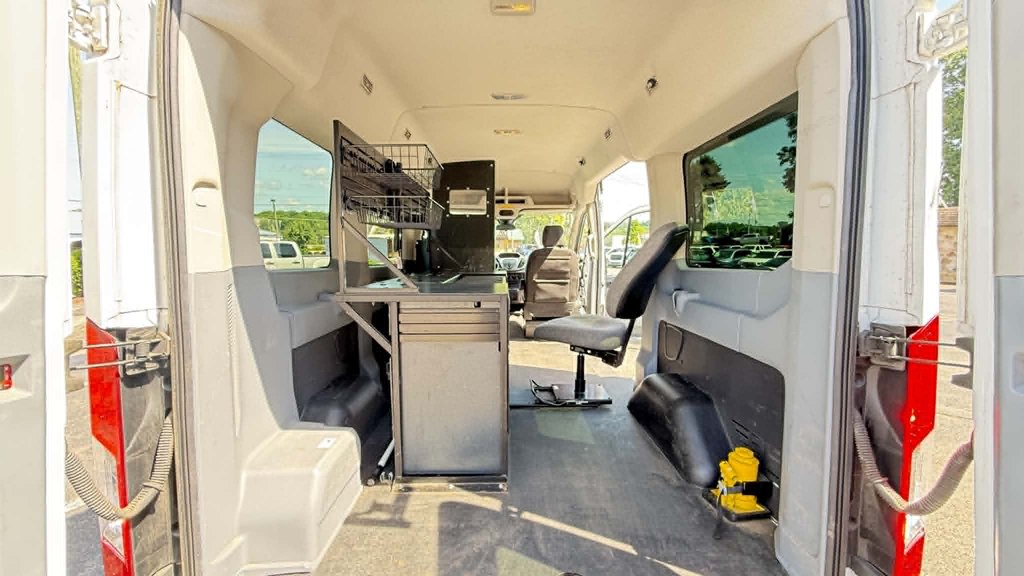 Photo 16 of this FORD TRANSIT